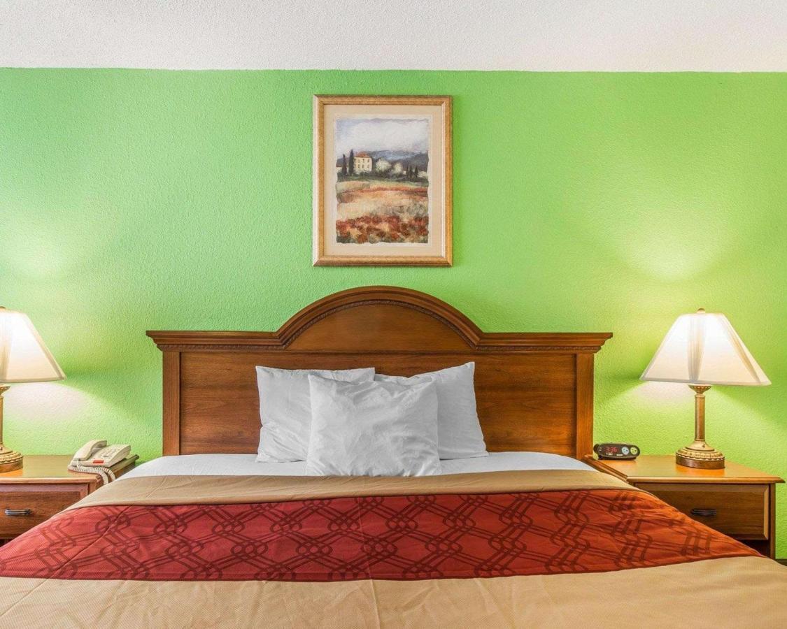 Lodge Econo Douglas